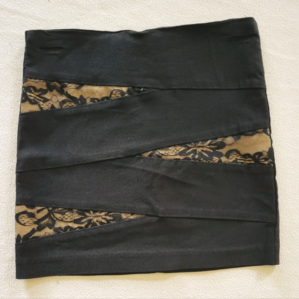 Charlotte Russe Black and Tan Lace Mini Skirt, Juniors XS, Excellent Condition